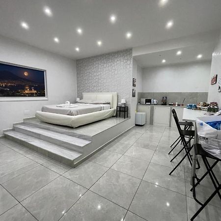نابولي Suite Limatola المظهر الخارجي الصورة